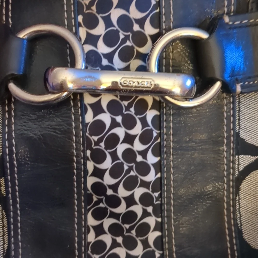 Authentic Coach Hamptons Signature Pocketbook